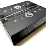 蔵出・焼き芋かいつか つくば店 - お店のHPからネット注文、ポチッとしてから5日後にクロネコヤマト冷蔵便で到着〜♪
                                おお〜、黒い化粧箱のデザインがオシャレ(^^)