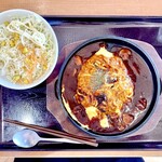 てんてん - 料理写真:デミオムライス　790円
サラダ付　+120円