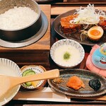 酒膳 穂のほまれ 西新宿店 - 豚の角煮膳　1,790円