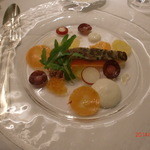 代官山ASO チェレステ - そば粉と黒ゴマを纏ったサーモンのマリネ
      甘く煮た長ネギとフロマージュブランのソース
      