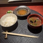 天ぷら あらたみかわ - ご飯､赤だし､香の物でいただく｡