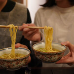 鷹匠鍋 あか羽 - 姉妹麺リフト(๑>◡<๑)