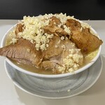 ラーメン 富次郎 堀町店 - 塩ラーメンの肉3枚に麺400g､野菜普通でにんにく多め