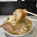 ラーメン 富次郎 堀町店 - でかい肉