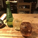 ラッテリア ベベ  カマクラ - アップルタイザー（左）とジンジャーエール辛口（右）