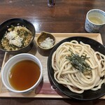 武蔵野うどん真打 - 右上は、セット外のお出汁です