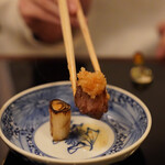 鷹匠鍋 あか羽 - 大根おろしにレモン絞ったポン酢で