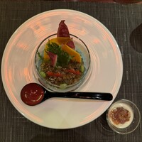 CANNA - 鰹のたたきとアボカドのタルタル　甲殻類のジュレすももとフェンネルのクリーム