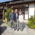 柳家 - 左より、わたしの弟、父、母、わたし