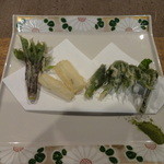 柳家 - 山菜天婦羅(はりぎり、やまうど、もみじがさ、こごみ)