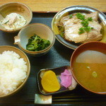 おんじき家ふうど - 日替り定食（煮豚、春雨サラダ、和え物、漬物、味噌汁、ご飯）
