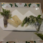 柳家 - 山菜天婦羅(はりぎり、やまうど、もみじがさ、こごみ)