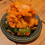 焼肉 牛者 - 白菜、きゅうり、大根のキムチ