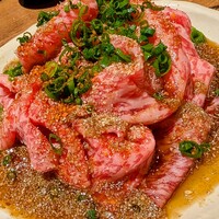 焼肉 牛者 - 噂の牛丼（調理前のあたま）