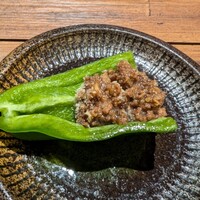焼肉 牛者 - 実に肉厚なピーマン