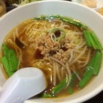 台湾家庭料理 福味香 - 台湾ラーメンはアッサリ醤油ベースに、挽肉、ニラ、唐辛子が加わり、スッキリな中に適度な辛味と酸味が。非常に食べやすい品♪