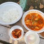 松屋 - 料理写真:牛豆腐キムチチゲセット 750円→700円
キムチ 100円