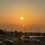 大山まきば みるくの里 - 150台以上止められる大きな駐車場と夕焼けと山々(2023.11.3)