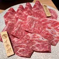 最飛び飛騨牛 しゃぶすき家 馬喰一代 名古屋WEST - 馬喰2種盛　イチボ　ミスジ