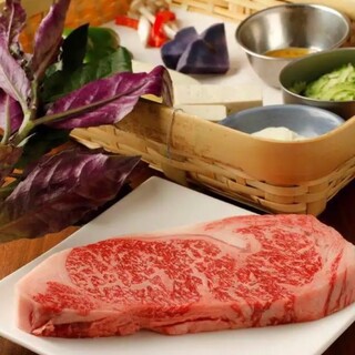 ＼国産黒毛和牛／沖縄県産を中心にこだわりの食材を使う