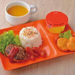 お子様セット(オレンジジュース、おもちゃ付き)