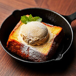 SARAS CAFE - 料理写真:フレンチトースト
リッチな味わいが楽しめるフレンチトースト。コーヒーと一緒にどうぞ。