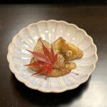 よし町 - うめええ！
      香ばしくパリッと焼けてて火入れマジうまいなー！！
      超脂ああああああああ！って感じだった！
      脂トロッとしてた！
      コレは相当な脂量だ。全部脂だもん。黄色い脂。