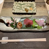 厳選焼鳥 一石三鳥 本店 - 左から2番目がキンカン