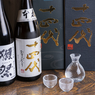 自慢の逸品との相性も抜群。全国各地の珍しい地酒を豊富にご用意
