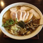 麺や しき - 限定　純煮干し（880円）＋らぁ祭ビンゴ特典鶏チャーシュー
