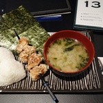 スターチャイルドカフェ - 重力鶏の竜田揚げと重力米おにぎりセット800円