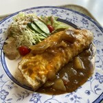 喫茶 チャティー - カレーかけオムライスはサラダもついてました