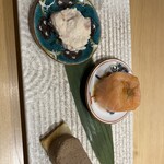 鮨ト酒肴 富かわ - 肴三種　酒盗クリームチーズは絶品