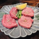 炭火焼肉 ホルモン にく式 - 
