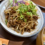 食堂 わっか - 豚のしょうが焼き定食（ご飯、お味噌汁、小鉢付き）
（ご飯大盛り無料）
980円