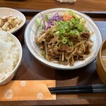 食堂 わっか - 豚のしょうが焼き定食（ご飯、お味噌汁、小鉢付き）
（ご飯大盛り無料）
980円