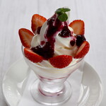 グリルレストラン モカ - ドリンク写真:【期間限定】いちごパフェ
