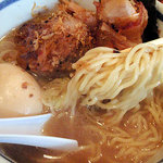 麺や 阿闍梨 - 麺は少し縮れたプリプリ麺