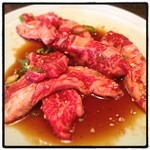 武石 - カルビ。並の領域を凌駕する肉の旨味と脂の甘味、それに絡む最強ダレ。最高のカルビでした