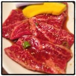 武石 - 上カルビ。並のカルビに柔らかさと、甘味を加えた味わい。これも感動的に美味いが、今回は並のインパクトが並では無かった