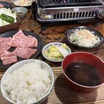 焼肉 初栄 - 特選焼肉定食