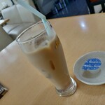 クイーンガーデン - 相変わらずここのサラダドレッシングは美味いね♪アイスチャイも最高っす。