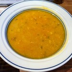 ぽるこネ。 - ダル(豆のスープカレー)  キドニーとか大豆？なんかも入っていたような。ちょいとろみがあって美味しい！コイツをライスに掛けたら絶品！