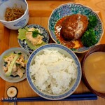 モン ルー - 日替わりランチは@1100の煮込みハンバーグ定食でした