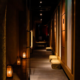 落ち着いた雰囲気の店内で接待やデートに最適◎完全個室完備