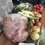 リストランテ･ヒロ チェントロ 丸ビル店 - コースが始まる前に食材を見せていただきます