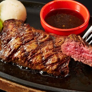 【店内仕込みのサガリステーキ】希少部位の旨味を存分に堪能