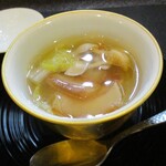 小菜一碟 - 干し肉と娃々菜の蒸しスープ。