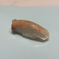 鮨志郎 - シマアジ。好物だと申し上げたらお腹側をくださいました♡美味しかったです！