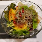 275134628 - 12種類の野菜サラダ